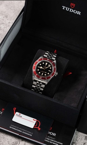 Tudor black bay burgundy metas - burgundy,