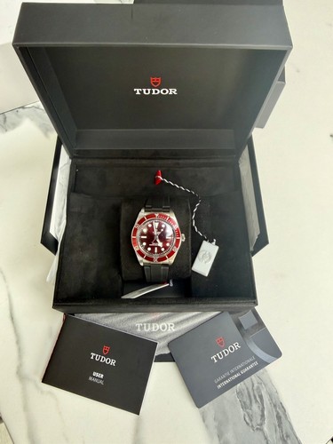 Tudor black bay - black, burgundy