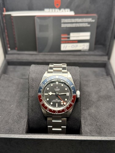Tudor black bay gmt - black,