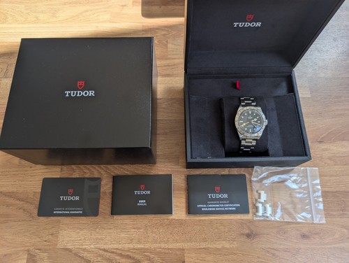 Tudor black bay pro - black,