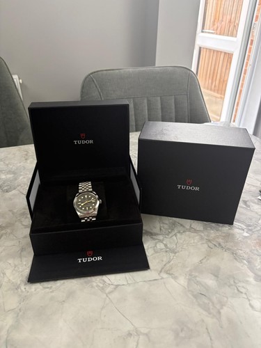 Tudor black bay 79660 39mm - black,