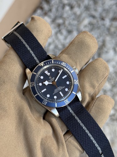 Tudor black bay blue - black, dial