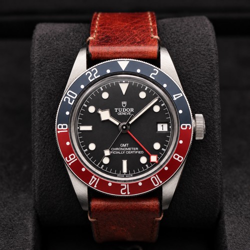 Tudor black bay gmt - black,