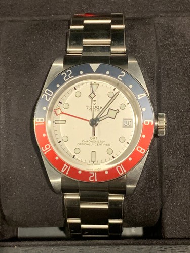 Tudor black bay gmt - black,