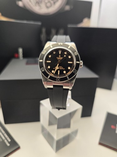 Tudor black bay 37mm 79000n - black,