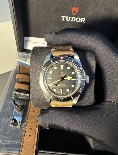 Tudor black bay 79030n - tudor,