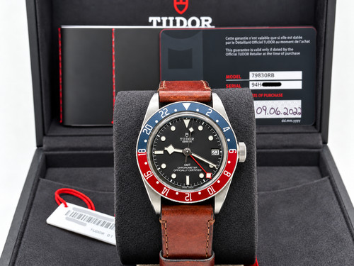 Tudor black bay gmt - black,
