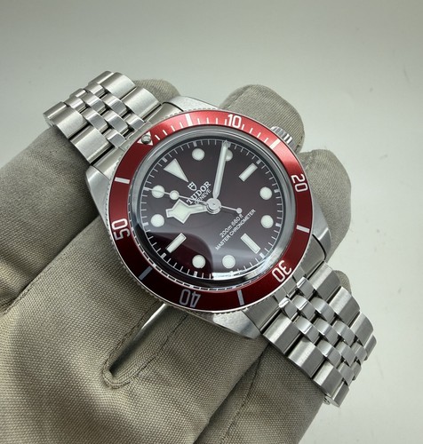 2025 tudor black bay red - black,