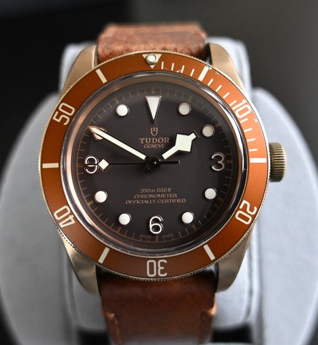Tudor black bay bronze 43mm - black,