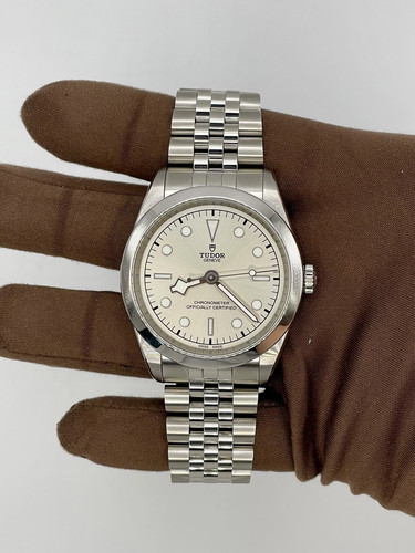 Tudor black bay - black, one