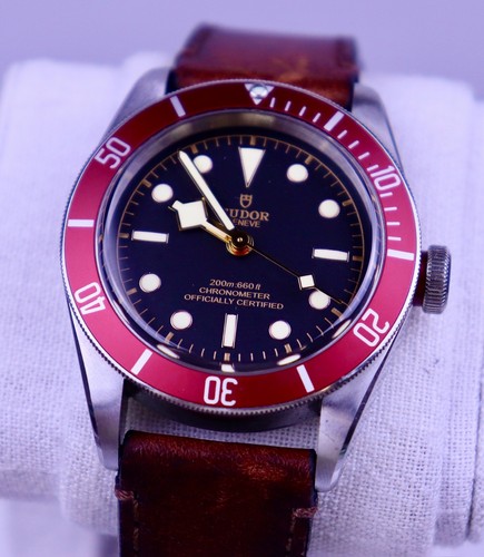 Tudor black bay red - tudor,